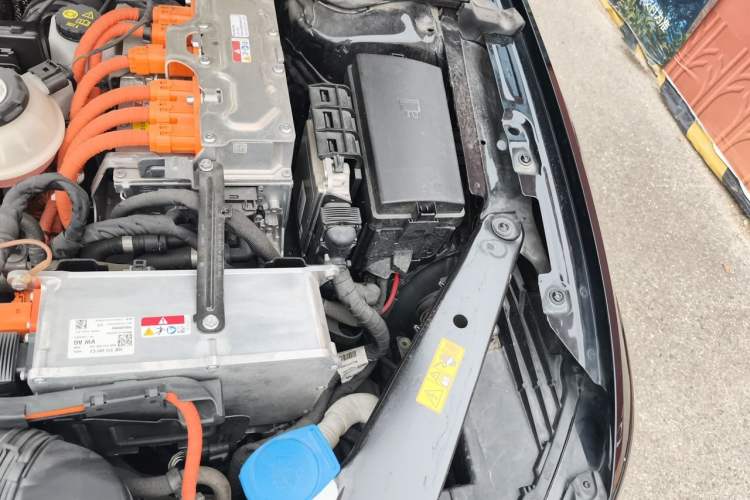 Used Volkswagen Magotan GTE Plug-in Hybrid 2022 GTE Luxury Model Engine Bay Left