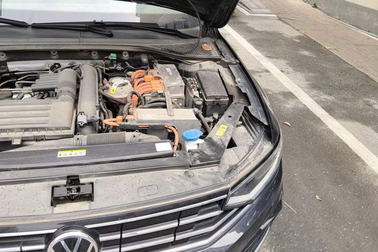 Used Volkswagen Magotan GTE Plug-in Hybrid 2022 GTE Luxury Model Engine Bay Left
