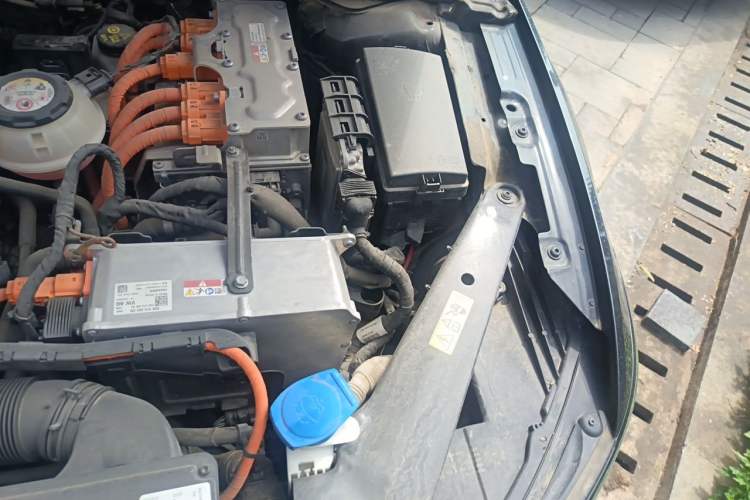 Used Volkswagen Magotan GTE Plug-in Hybrid 2022 GTE Luxury Model Engine Bay Left