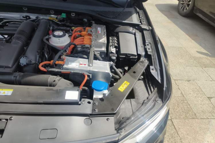 Used Volkswagen Magotan GTE Plug-in Hybrid 2022 GTE Luxury Model Engine Bay Left