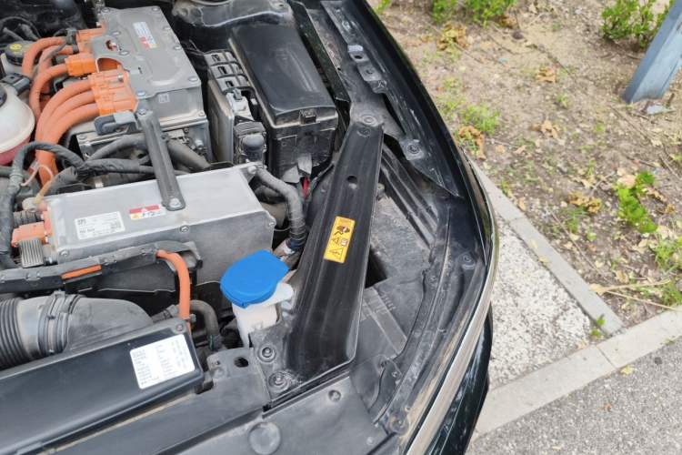 Used Volkswagen Magotan GTE Plug-in Hybrid 2022 GTE Luxury Model Engine Bay Left