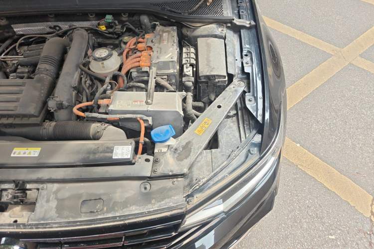 Used Volkswagen Magotan GTE Plug-in Hybrid 2022 GTE Luxury Model Engine Bay Left