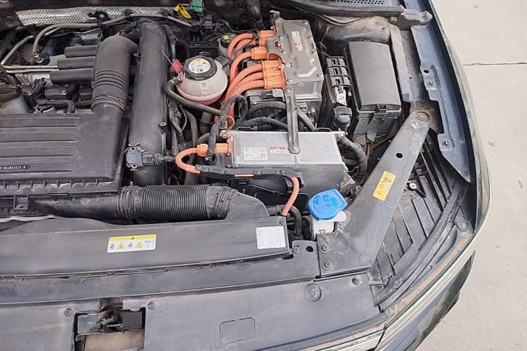 Used Volkswagen Magotan GTE Plug-in Hybrid 2022 GTE Prestige Model Engine Bay Left