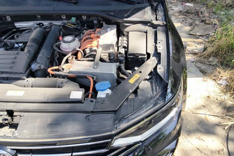 Used Volkswagen Magotan GTE Plug-in Hybrid 2022 GTE Luxury Model Engine Bay Left