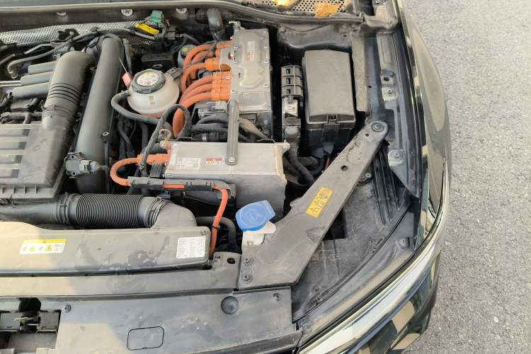 Used Volkswagen Magotan GTE Plug-in Hybrid 2022 GTE Luxury Model Engine Bay Left