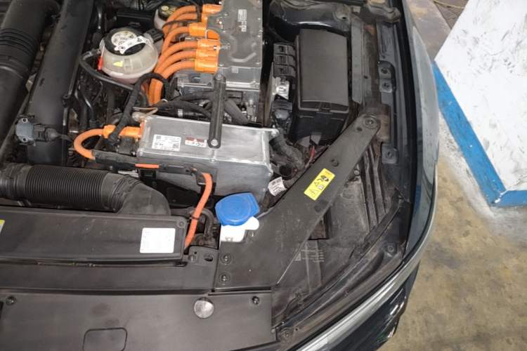 Used Volkswagen Magotan GTE Plug-in Hybrid 2022 GTE Luxury Model Engine Bay Left