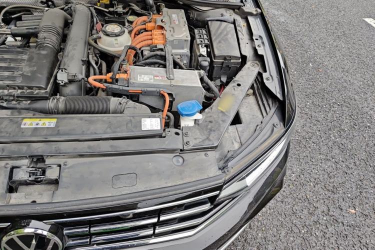 Used Volkswagen Magotan GTE Plug-in Hybrid 2022 GTE Luxury Model Engine Bay Left