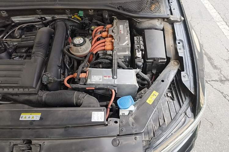 Used Volkswagen Magotan GTE Plug-in Hybrid 2022 GTE Prestige Model Engine Bay Left