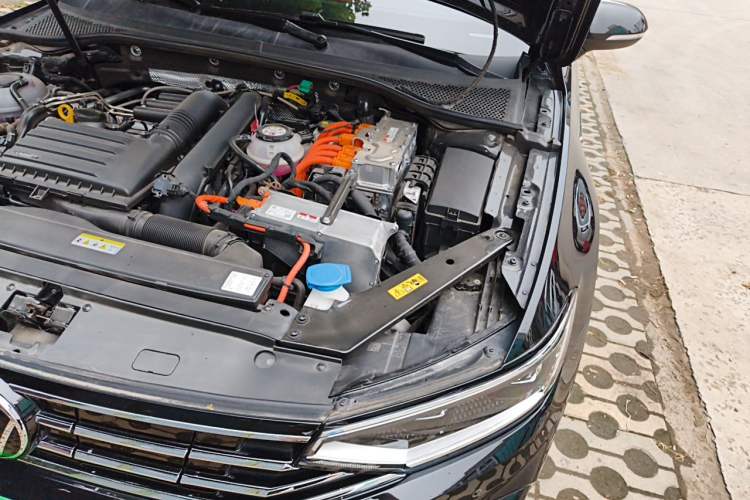 Used Volkswagen Magotan GTE Plug-in Hybrid 2022 GTE Luxury Model Engine Bay Left