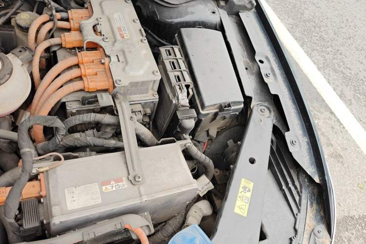 Used Volkswagen Magotan GTE Plug-in Hybrid 2022 GTE Luxury Model Engine Bay Left