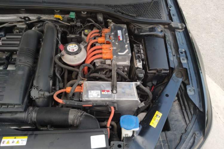 Used Volkswagen Magotan GTE Plug-in Hybrid 2022 GTE Luxury Model Engine Bay Left