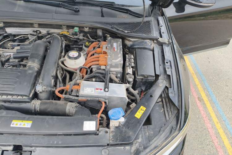 Used Volkswagen Magotan GTE Plug-in Hybrid 2022 GTE Luxury Model Engine Bay Left