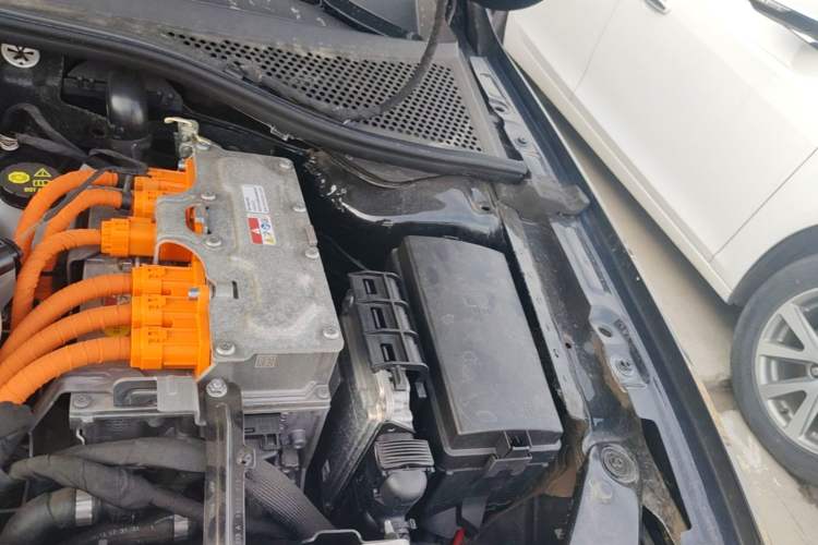 Used Volkswagen Magotan GTE Plug-in Hybrid 2022 GTE Luxury Model Engine Bay Left