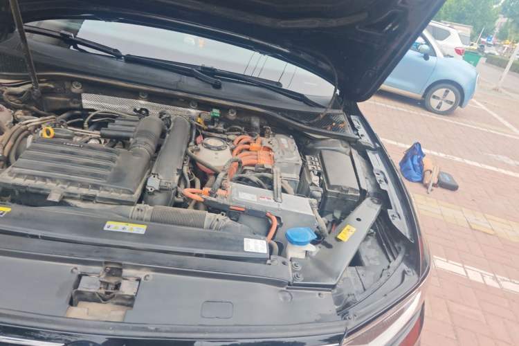 Used Volkswagen Magotan GTE Plug-in Hybrid 2022 GTE Luxury Model Engine Bay Left