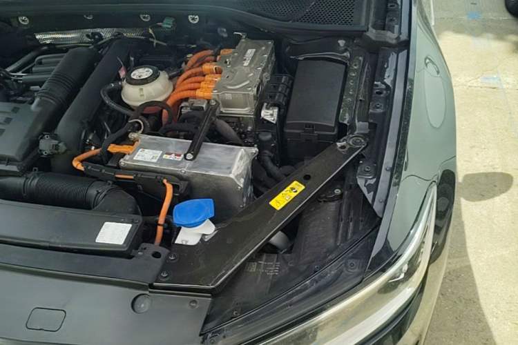 Used Volkswagen Magotan GTE Plug-in Hybrid 2022 GTE Luxury Model Engine Bay Left