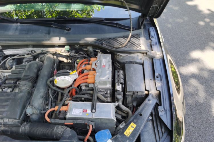 Used Volkswagen Magotan GTE Plug-in Hybrid 2022 GTE Luxury Model Engine Bay Left