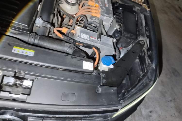 Used Volkswagen Magotan GTE Plug-in Hybrid 2022 GTE Luxury Model Engine Bay Left