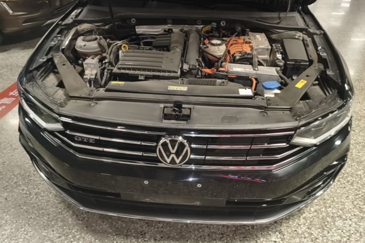 Used Volkswagen Magotan GTE Plug-in Hybrid 2022 GTE Luxury Model Engine Bay