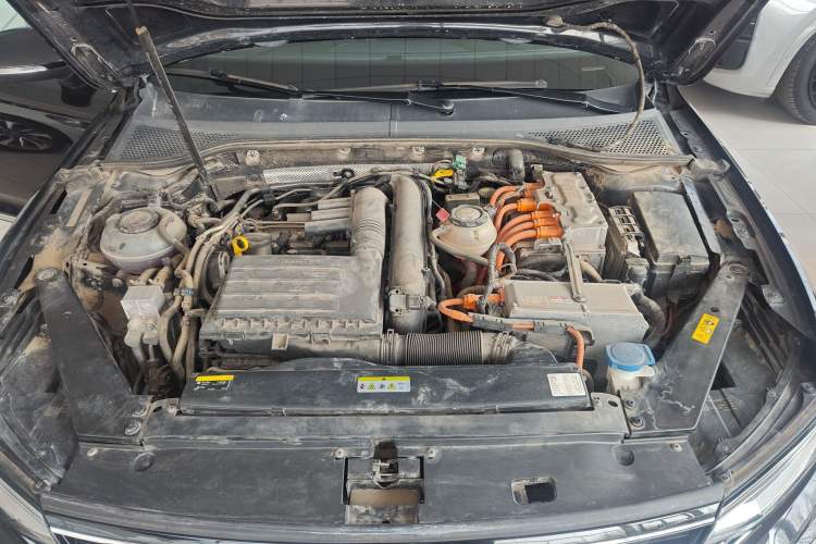 Used Volkswagen Magotan GTE Plug-in Hybrid 2022 GTE Luxury Model Engine Bay