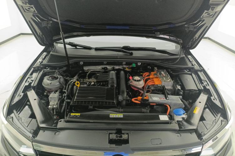 Used Volkswagen Magotan GTE Plug-in Hybrid 2022 GTE Luxury Model Engine Bay