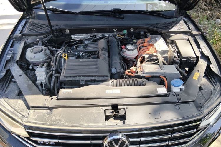 Used Volkswagen Magotan GTE Plug-in Hybrid 2022 GTE Luxury Model Engine Bay