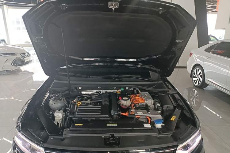 Used Volkswagen Magotan GTE Plug-in Hybrid 2022 GTE Luxury Model Engine Bay