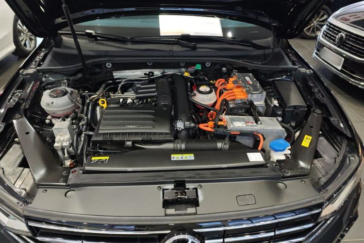 Used Volkswagen Magotan GTE Plug-in Hybrid 2022 GTE Luxury Model Engine Bay