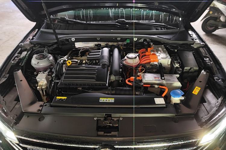 Used Volkswagen Magotan GTE Plug-in Hybrid 2022 GTE Luxury Model Engine Bay