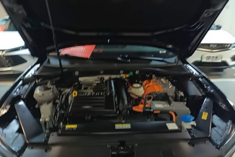 Used Volkswagen Magotan GTE Plug-in Hybrid 2022 GTE Luxury Model Engine Bay