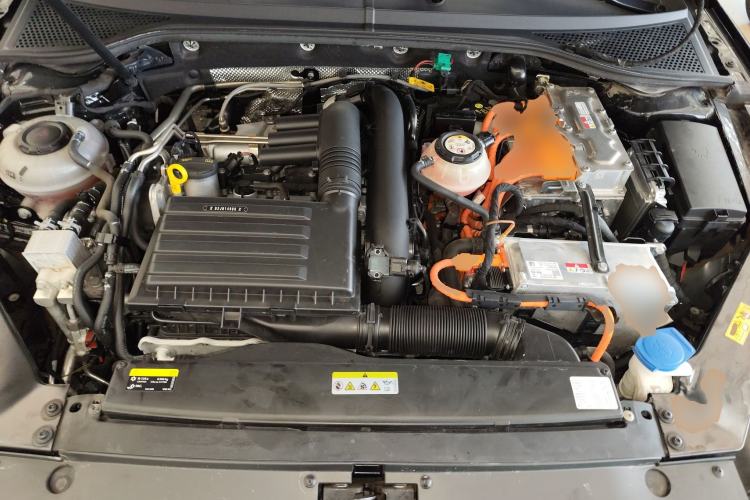 Used Volkswagen Magotan GTE Plug-in Hybrid 2022 GTE Luxury Model Engine Bay