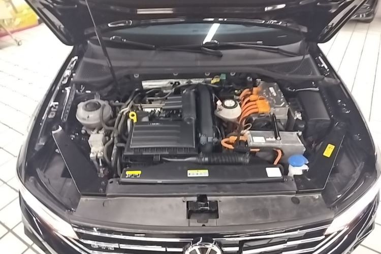 Used Volkswagen Magotan GTE Plug-in Hybrid 2022 GTE Luxury Model Engine Bay