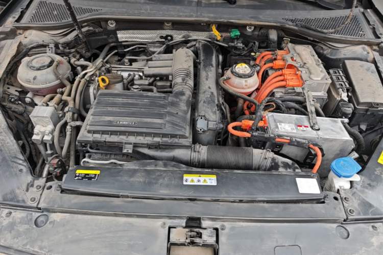 Used Volkswagen Magotan GTE Plug-in Hybrid 2022 GTE Luxury Model Engine Bay