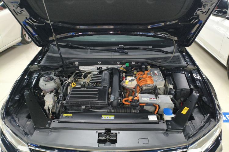 Used Volkswagen Magotan GTE Plug-in Hybrid 2022 GTE Luxury Model Engine Bay