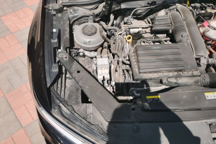 Used Volkswagen Magotan GTE Plug-in Hybrid 2022 GTE Luxury Model Engine Bay Right