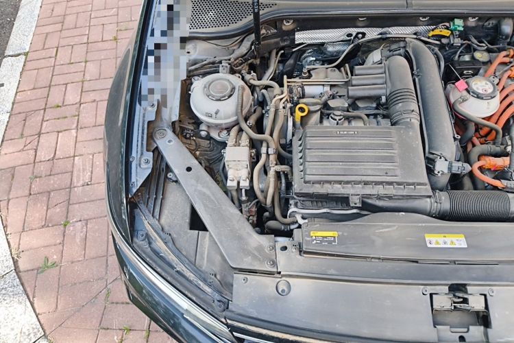 Used Volkswagen Magotan GTE Plug-in Hybrid 2022 GTE Luxury Model Engine Bay Right
