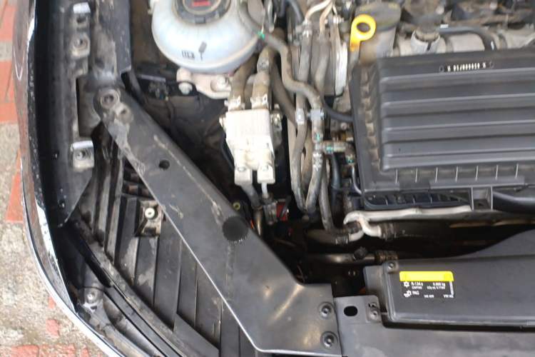 Used Volkswagen Magotan GTE Plug-in Hybrid 2022 GTE Prestige Model Engine Bay Right