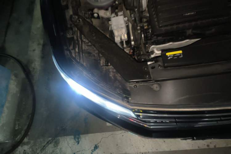 Used Volkswagen Magotan GTE Plug-in Hybrid 2022 GTE Luxury Model Engine Bay Right