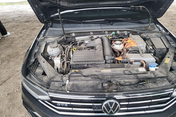 Used Volkswagen Magotan GTE Plug-in Hybrid 2022 GTE Luxury Model Engine Bay Right
