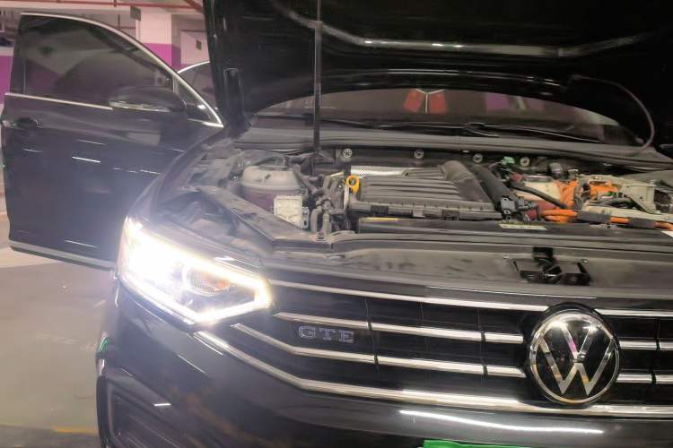 Used Volkswagen Magotan GTE Plug-in Hybrid 2022 GTE Luxury Model Engine Bay Right