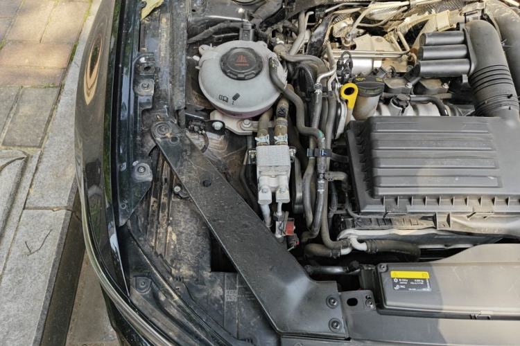 Used Volkswagen Magotan GTE Plug-in Hybrid 2022 GTE Prestige Model Engine Bay Right