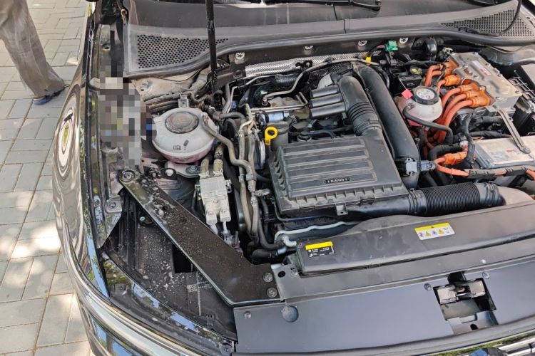 Used Volkswagen Magotan GTE Plug-in Hybrid 2022 GTE Luxury Model Engine Bay Right