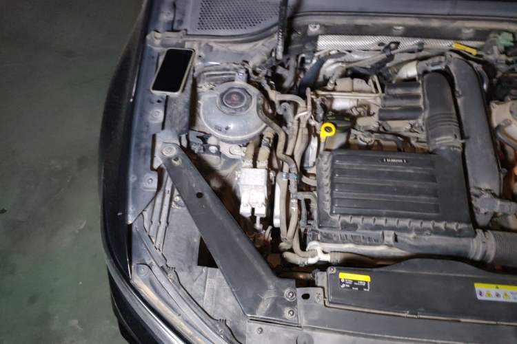 Used Volkswagen Magotan GTE Plug-in Hybrid 2022 GTE Luxury Model Engine Bay Right