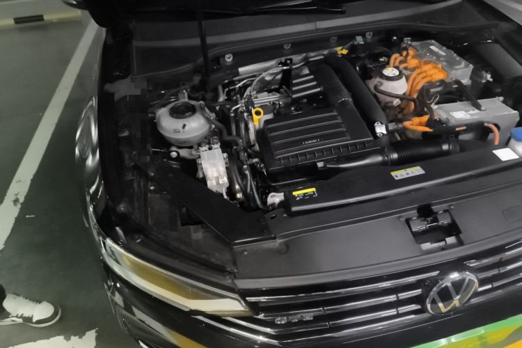 Used Volkswagen Magotan GTE Plug-in Hybrid 2022 GTE Luxury Model Engine Bay Right