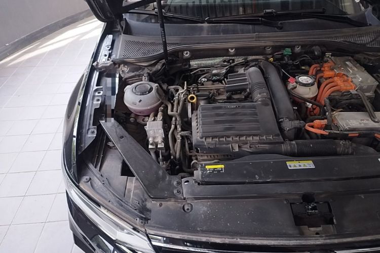 Used Volkswagen Magotan GTE Plug-in Hybrid 2022 GTE Luxury Model Engine Bay Right