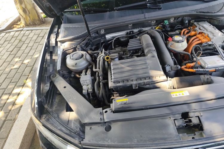 Used Volkswagen Magotan GTE Plug-in Hybrid 2022 GTE Luxury Model Engine Bay Right