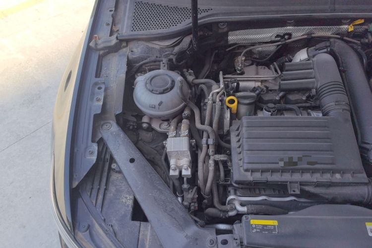 Used Volkswagen Magotan GTE Plug-in Hybrid 2022 GTE Luxury Model Engine Bay Right