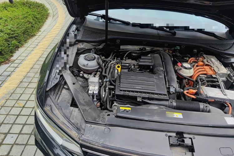 Used Volkswagen Magotan GTE Plug-in Hybrid 2022 GTE Luxury Model Engine Bay Right