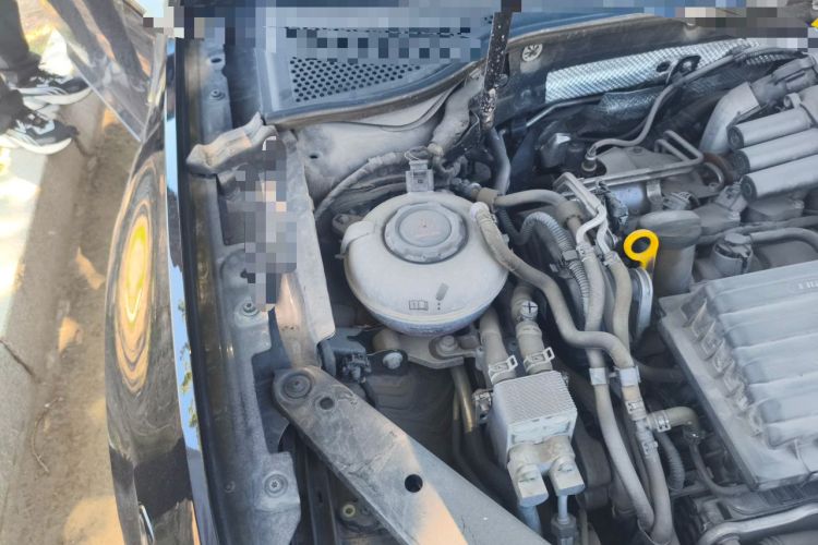 Used Volkswagen Magotan GTE Plug-in Hybrid 2022 GTE Luxury Model Engine Bay Right