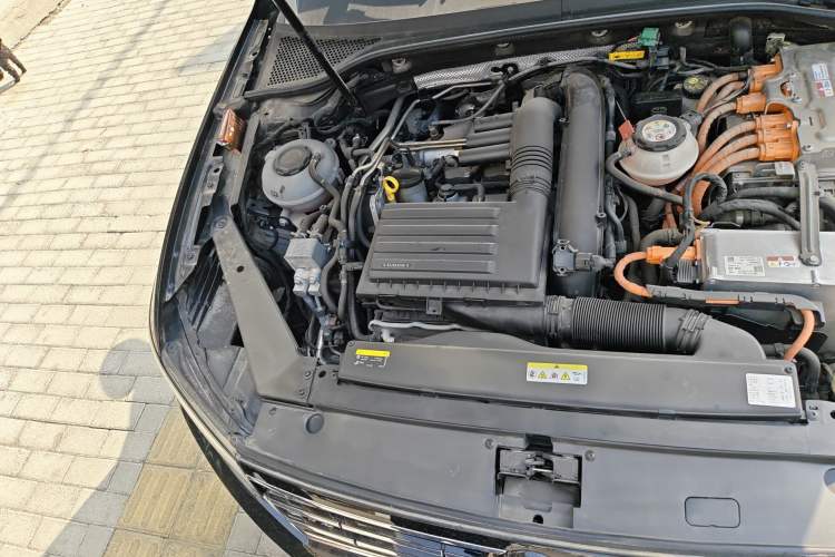 Used Volkswagen Magotan GTE Plug-in Hybrid 2022 GTE Luxury Model Engine Bay Right