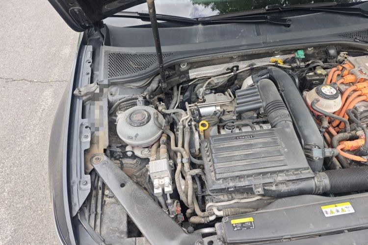 Used Volkswagen Magotan GTE Plug-in Hybrid 2022 GTE Luxury Model Engine Bay Right